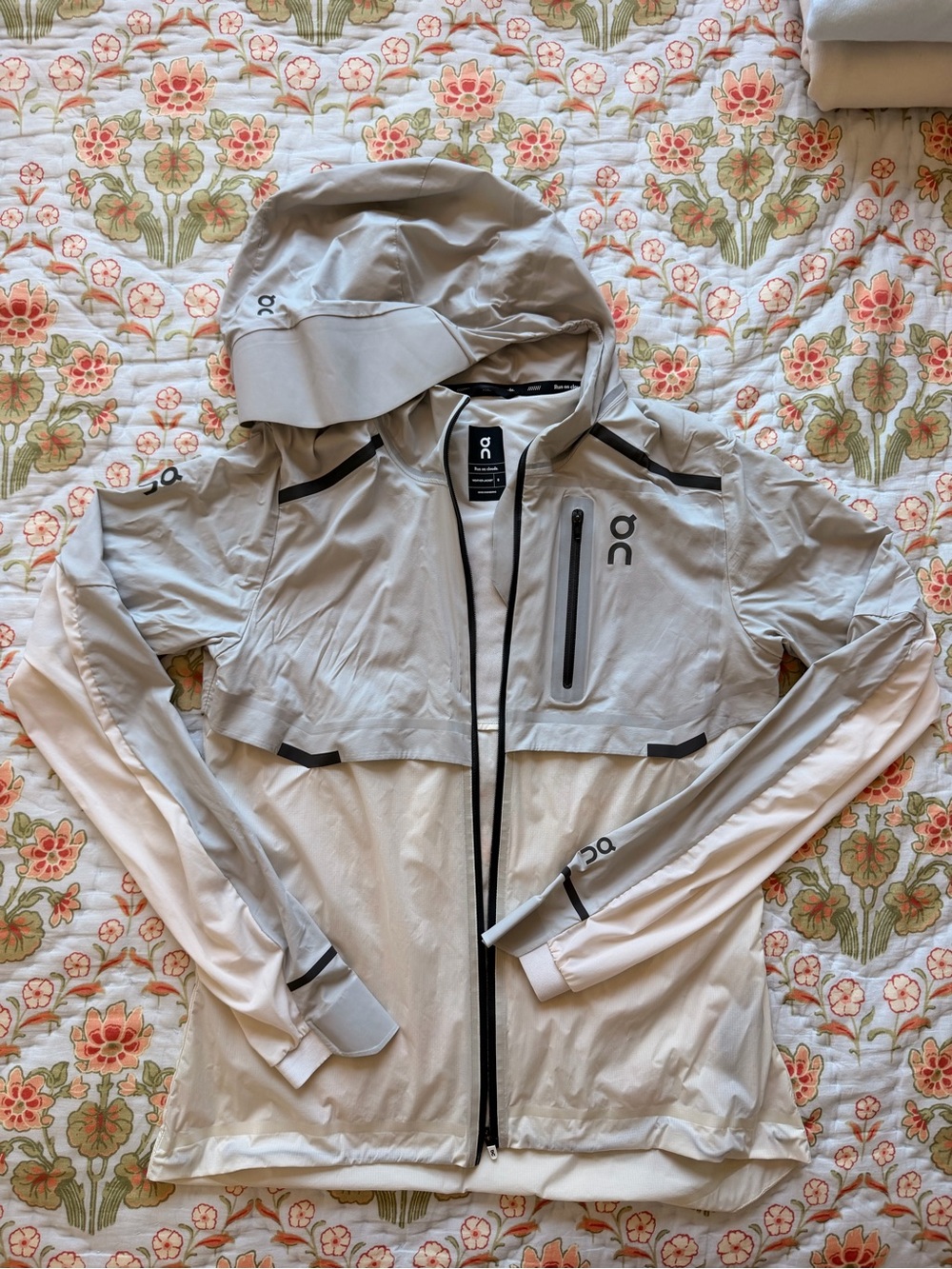 On Running Women's Light Gray Utility Hooded Jacket